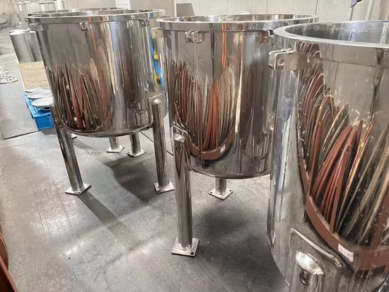 Maßgeschneiderter vertikaler/horizontaler Tank aus Edelstahl 304 mit einem Fassungsvermögen von 50 l bis 100.000 l für Lebensmittel/Milchprodukte/Fruchtsaftgetränke/chemische/biologische Flüssigkeitslagertanks